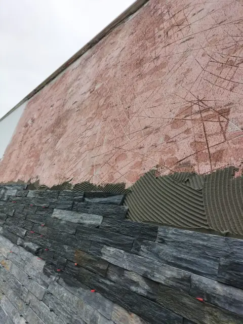Fachada em xisto numa moradia contemporânea — fotografia 6