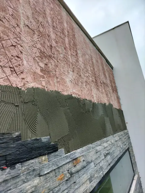 Fachada em xisto numa moradia contemporânea — fotografia 9
