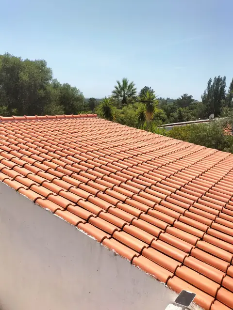 Telhado recuperado antes das chuvas — fotografia 3