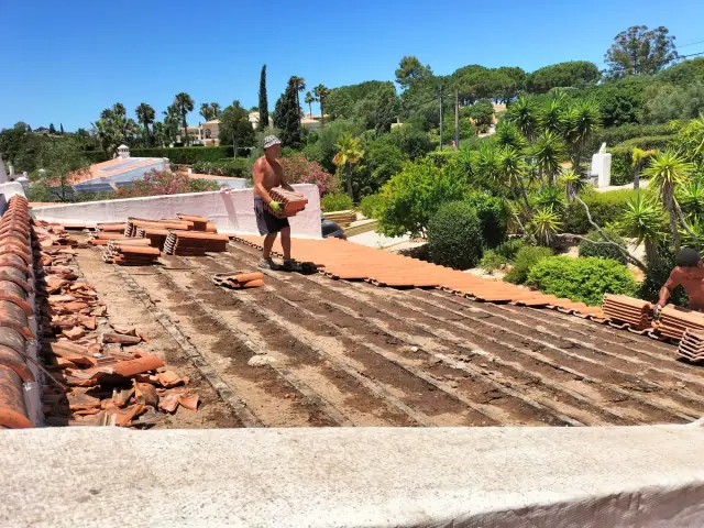 Telhado recuperado antes das chuvas — fotografia 14