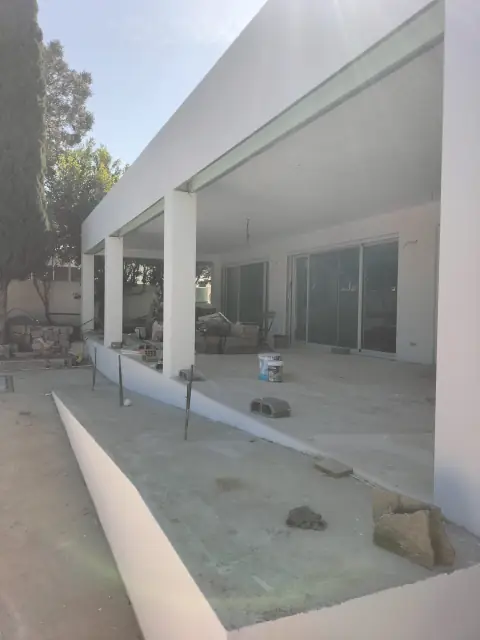 Pintura exterior de moradia com alpendre