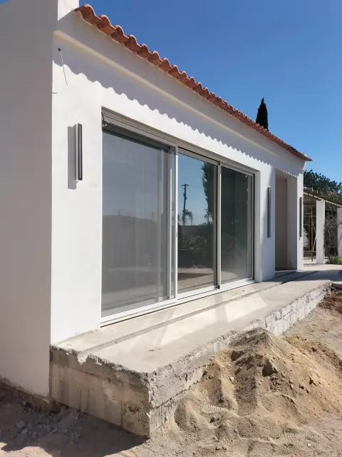 Exterior painting of a villa with a veranda — photograph 4