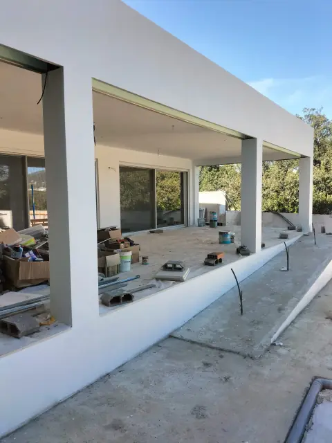 Exterior painting of a villa with a veranda — photograph 8