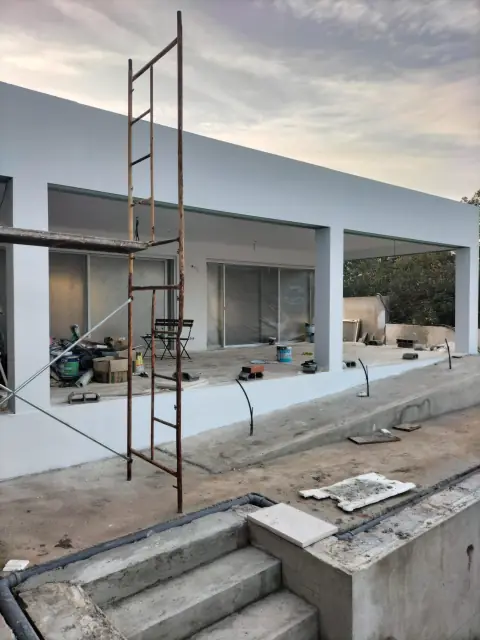 Exterior painting of a villa with a veranda — photograph 9