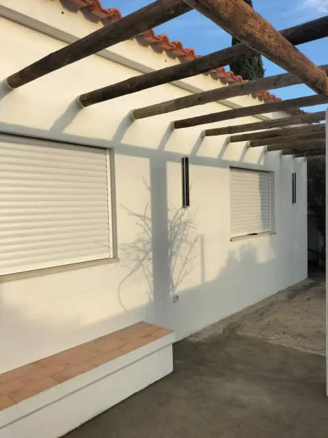 Exterior painting of a villa with a veranda — photograph 12