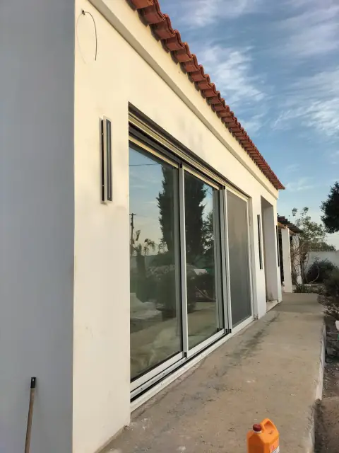 Exterior painting of a villa with a veranda — photograph 14