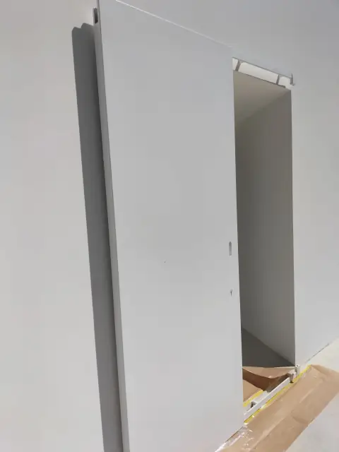 Crack repair and finishing on a contemporary villa — photograph 1