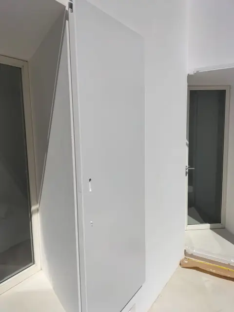 Crack repair and finishing on a contemporary villa — photograph 4