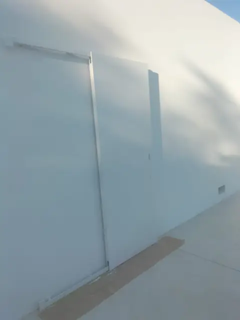 Crack repair and finishing on a contemporary villa — photograph 9