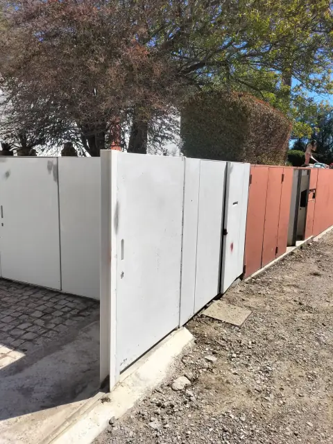 Crack repair and finishing on a contemporary villa — photograph 14