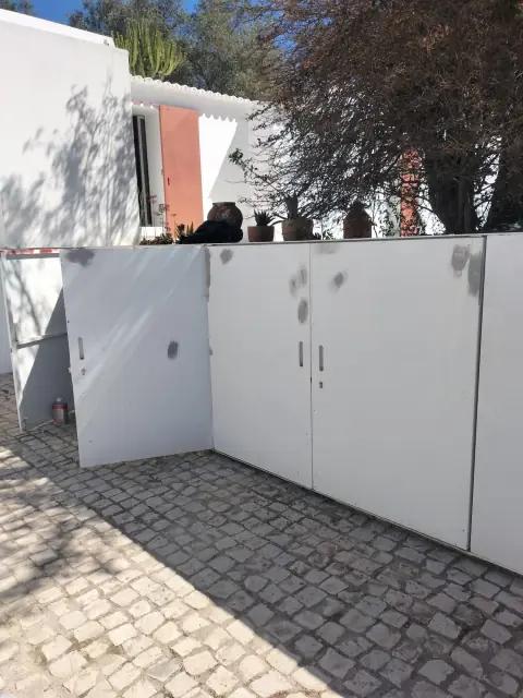 Crack repair and finishing on a contemporary villa — photograph 19