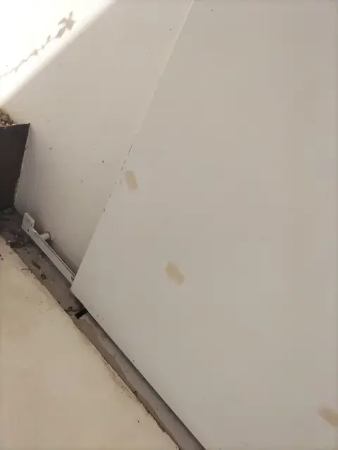 Crack repair and finishing on a contemporary villa — photograph 29